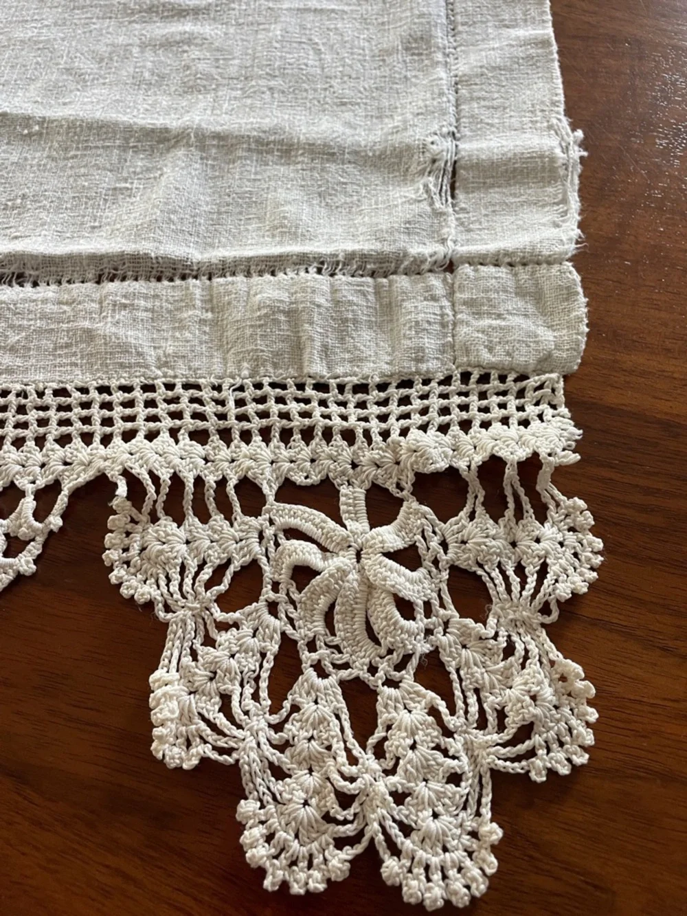 VINTAGE Crochet-Edged Linen Table Runner in Natural Ivory